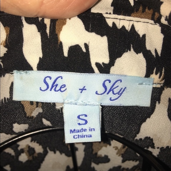 She+Sky size small animal print v neck flowy comfy soft ho low - Picture 6 of 8